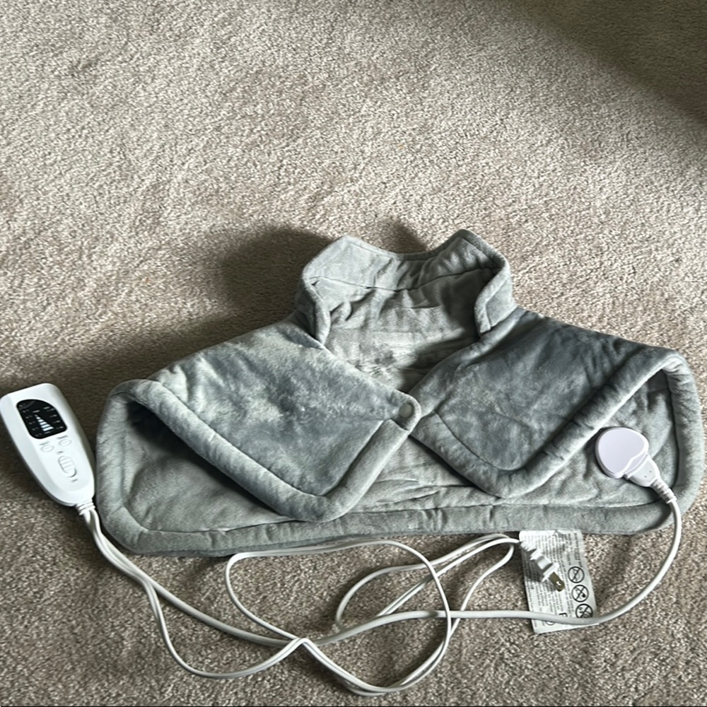 Neck and Shoulder Gray Electric Heating Pad with different levels and a timer